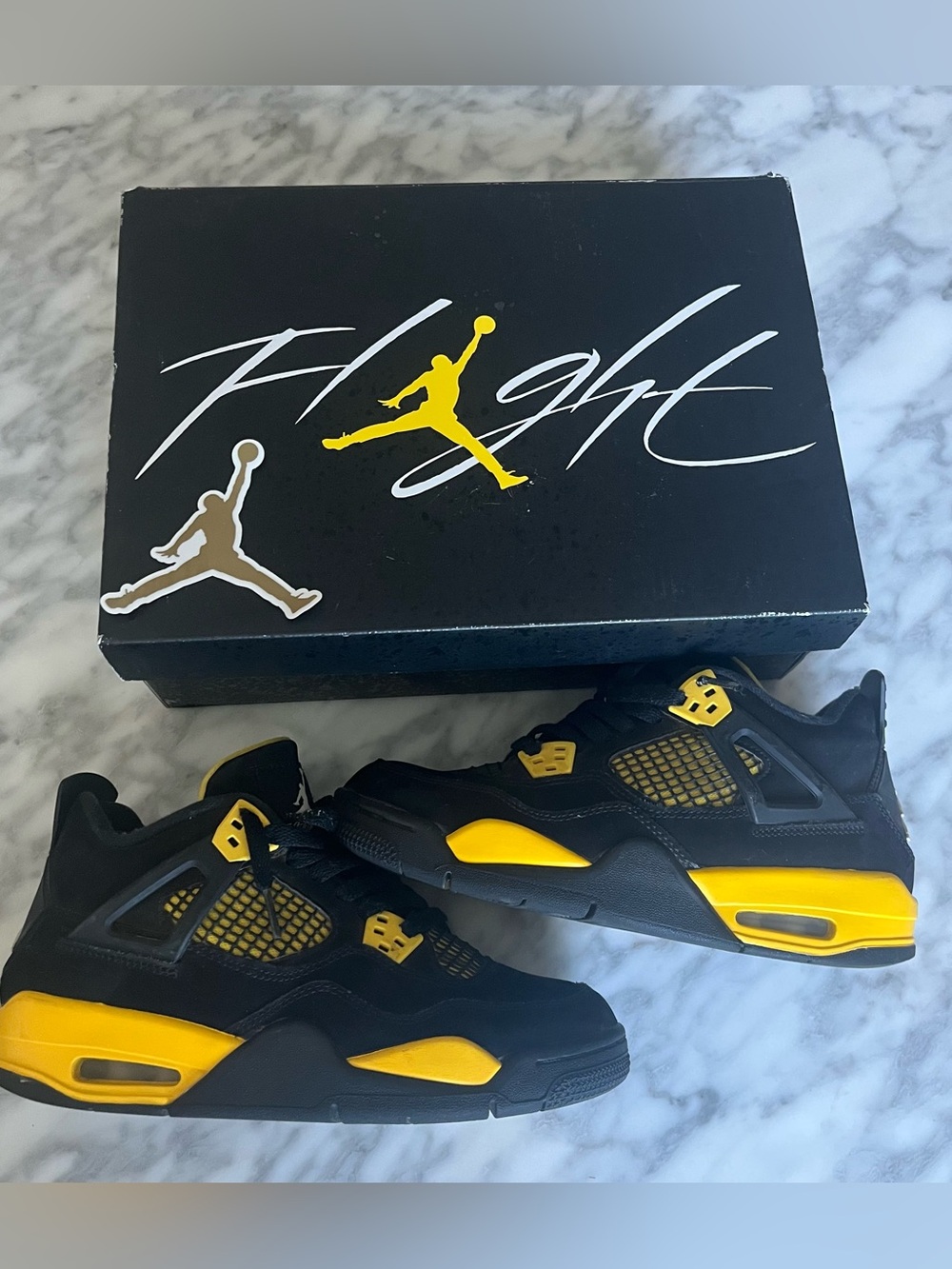Jordan 4 Retro "Black White Tour Yellow" sneakers in US 6Y
Black with yellow